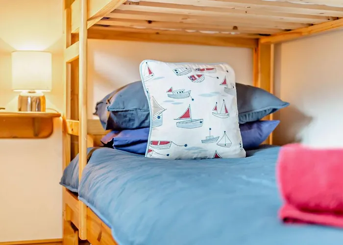 2 Bed In Oc-v28308 Lägenhet *